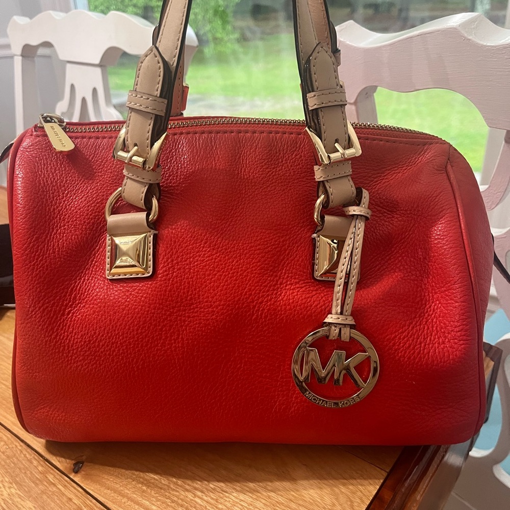 Beautiful orange MK bag 🌷 used very little a great everyday bag .